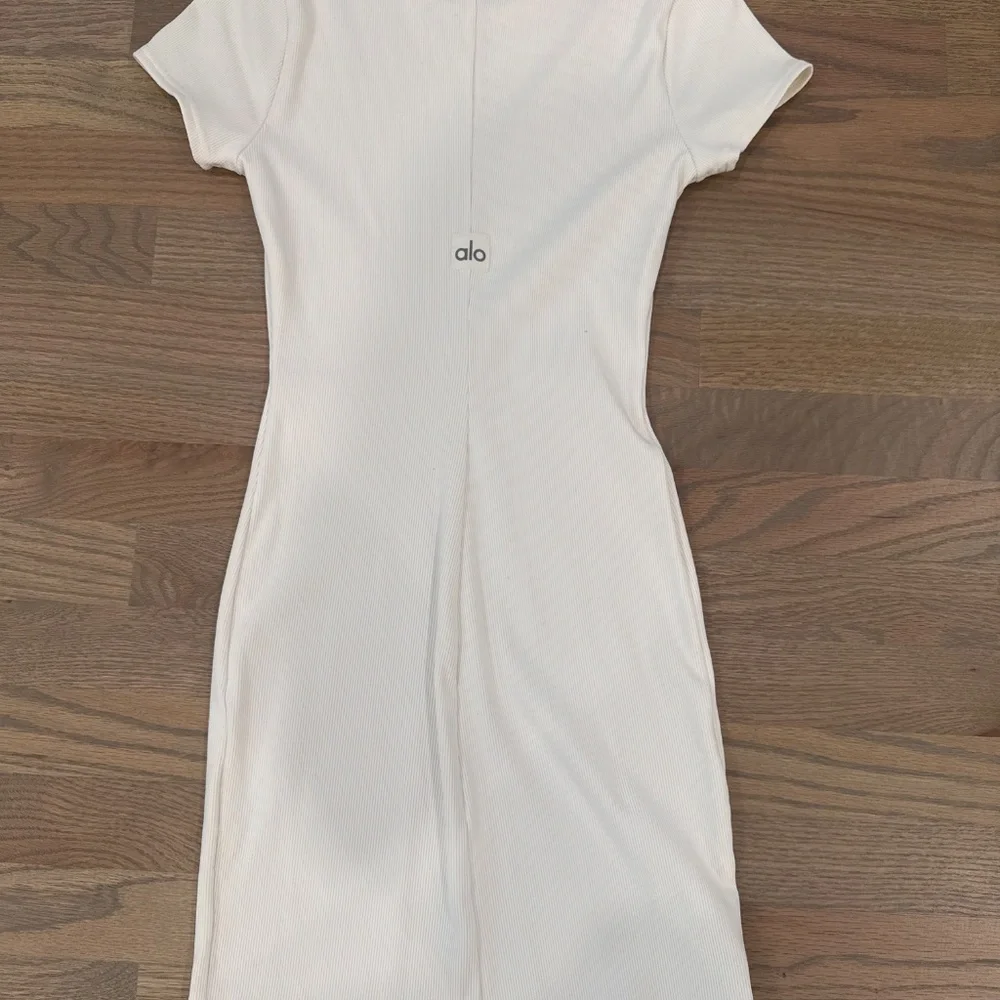 NWOT Goddess Ribbed Short Sleeve Dress Size S Off White - Picture 3 of 4